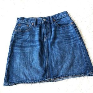 LEVI’s denim blue jeans mini skirt pockets sz 26